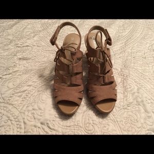 BNWOT Naturalizer Tan Suede Heels